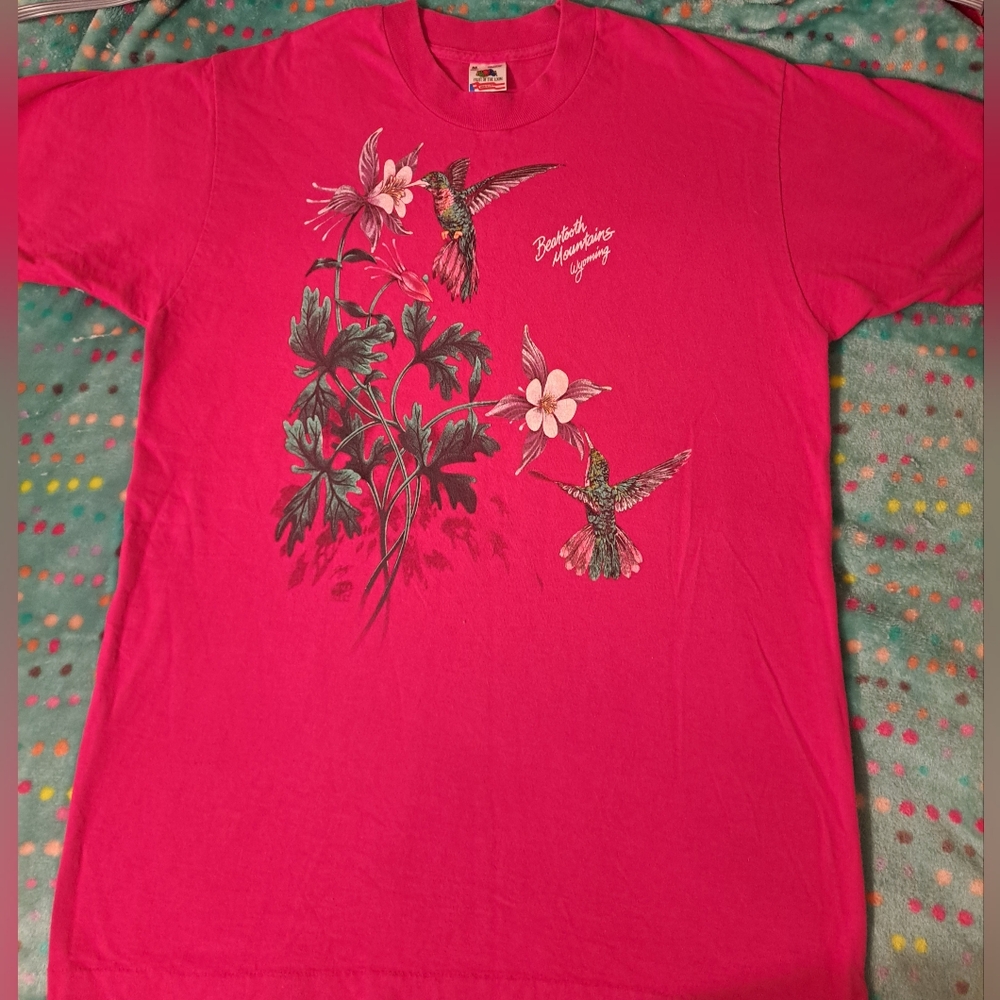 Vintage Fruit Of The Loom Beahtooth Mountains Hummingbird hot pink shirt. M